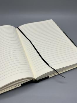Buch A5 Leinenrücken liniert Seiten Detail Lesebändchen